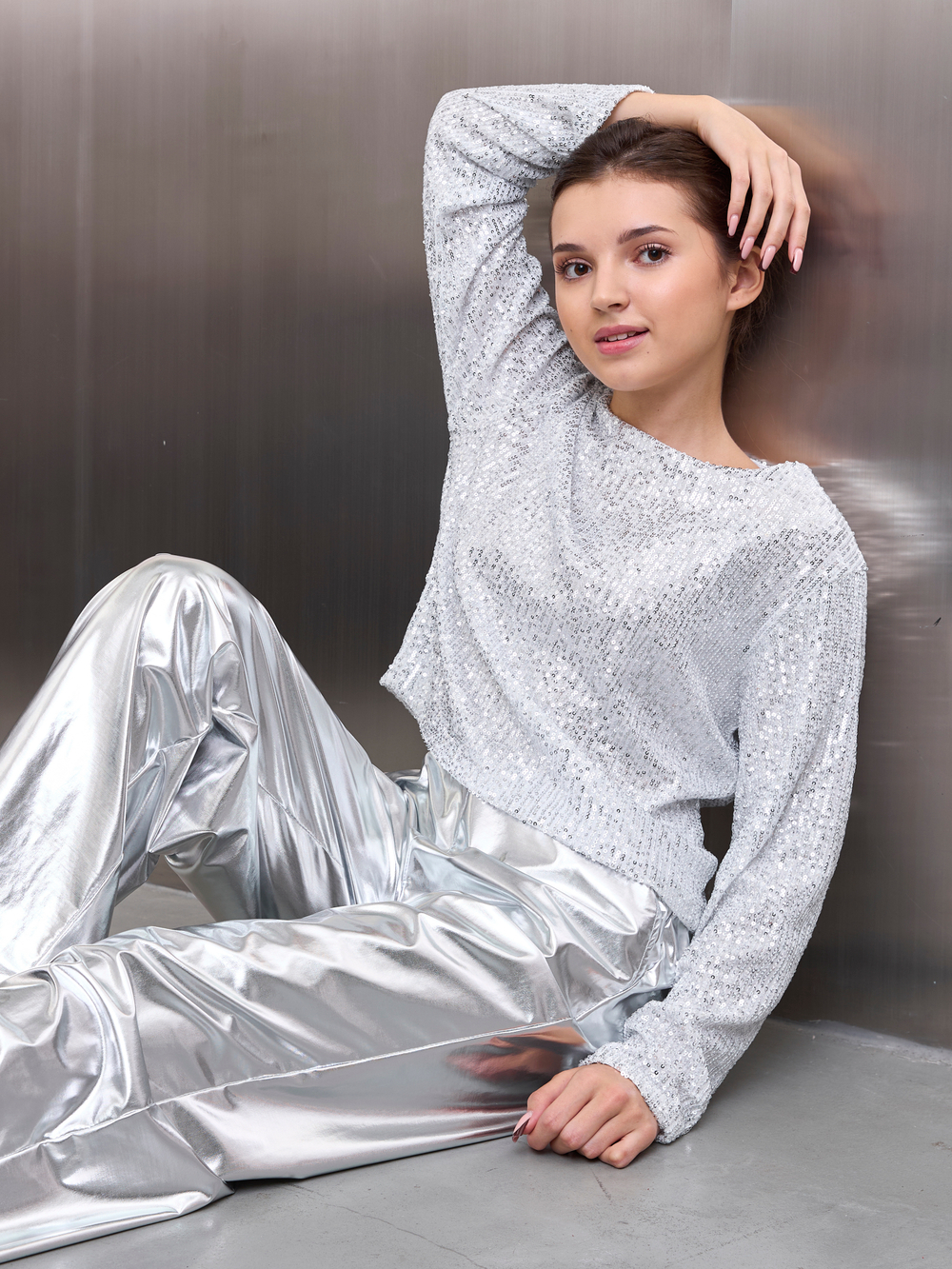 Костюм брючный праздничный с пайетками для девочки серебро