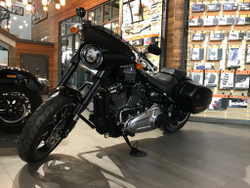 Sport Glide Harley-Davidson Softail Vivid Black 2021
