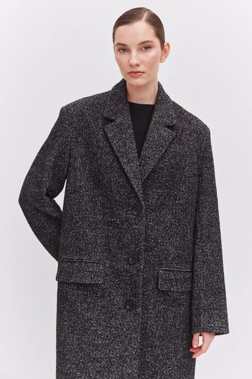 Пальто удлиненное женское черно-белое