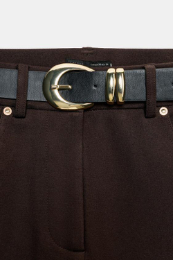 ZARA ДЖЕГГИНСЫ СО СРЕДНЕЙ ПОСАДКОЙ И РЕМНЕМ, ТЕМНО-КОРИЧНЕВЫЙ