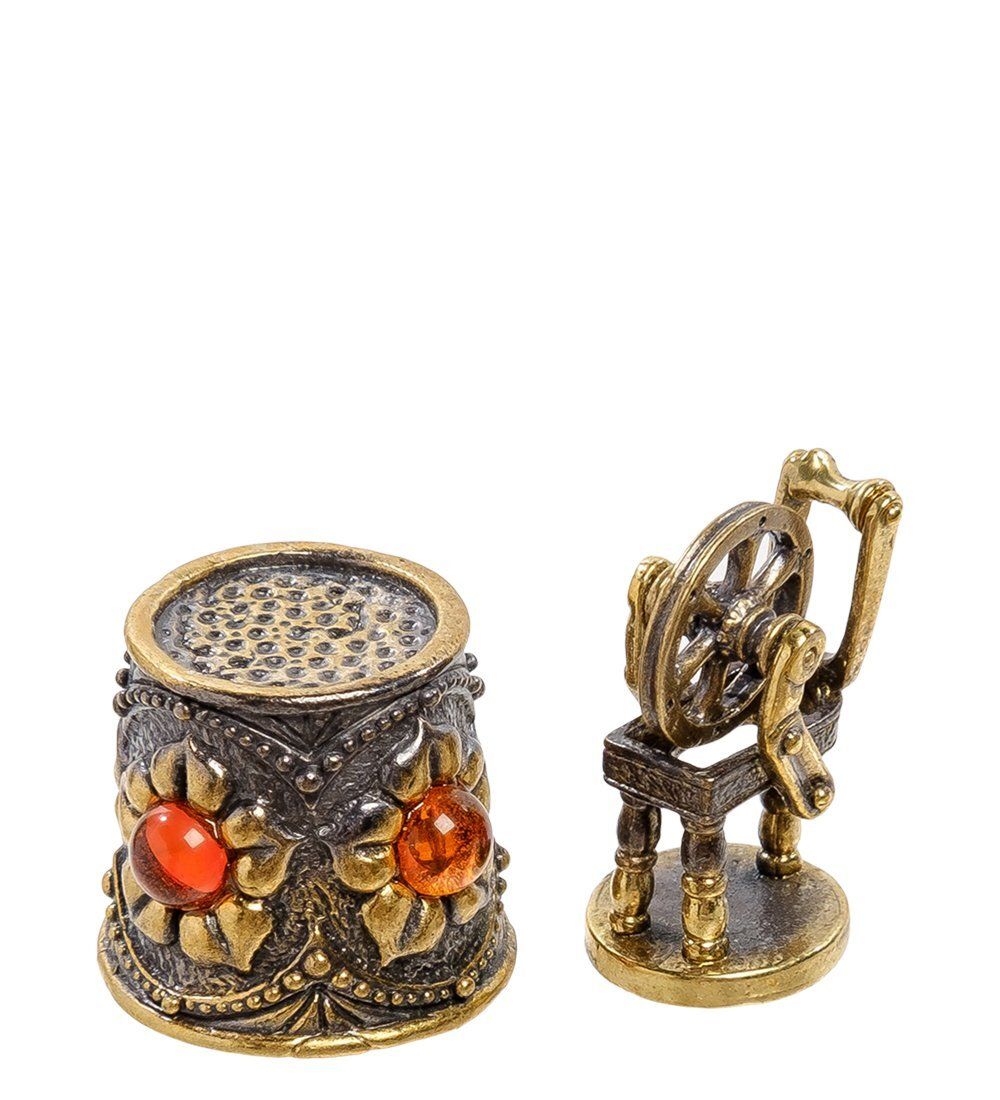 AM-2152 Наперсток «Ажурный с веретеном» (латунь, янтарь)