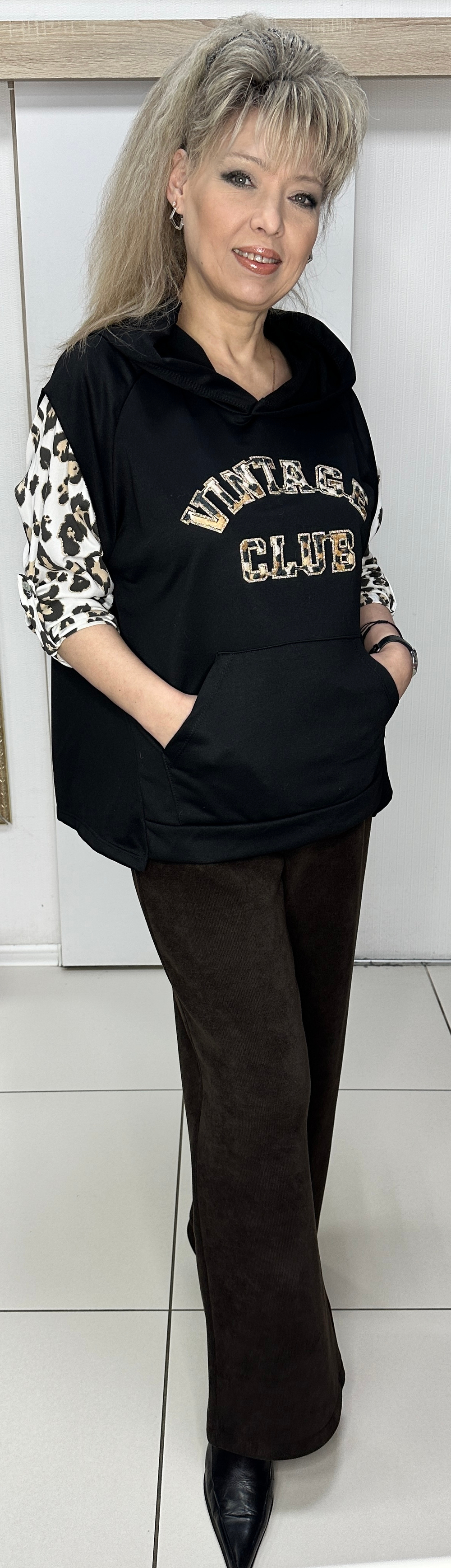 Комбинированная худи с капюшоном и кармашком "кенгуру"