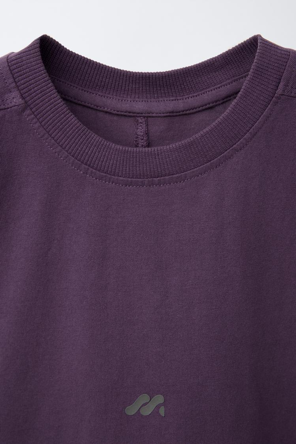 ZARA ФУТБОЛКА С ЛОГОТИПОМ, ТЕМНО-ЛИЛОВЫЙ