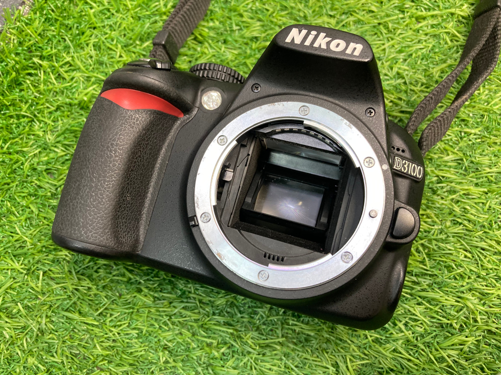 Nikon D3100 Kit AF-S DX 18-55mm 7.000 кадров