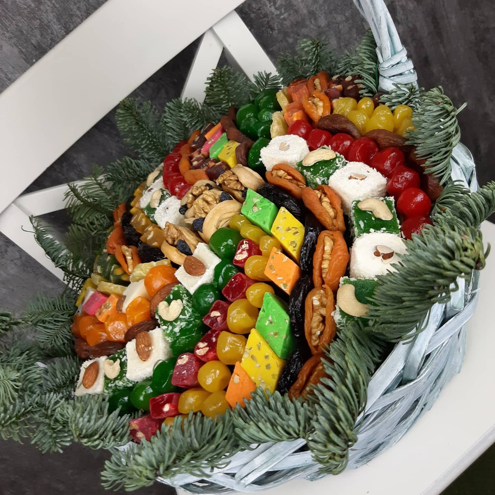 Букет в корзине «‎Новогодние сладости‎»