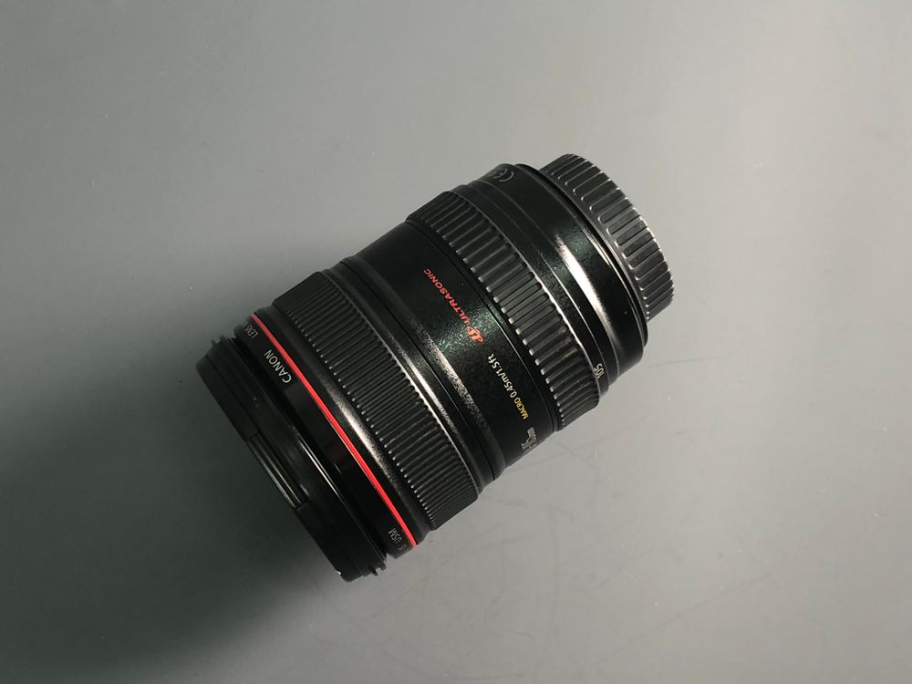 Canon 24-105mm 4L IS USM (С царапиной на линзе)