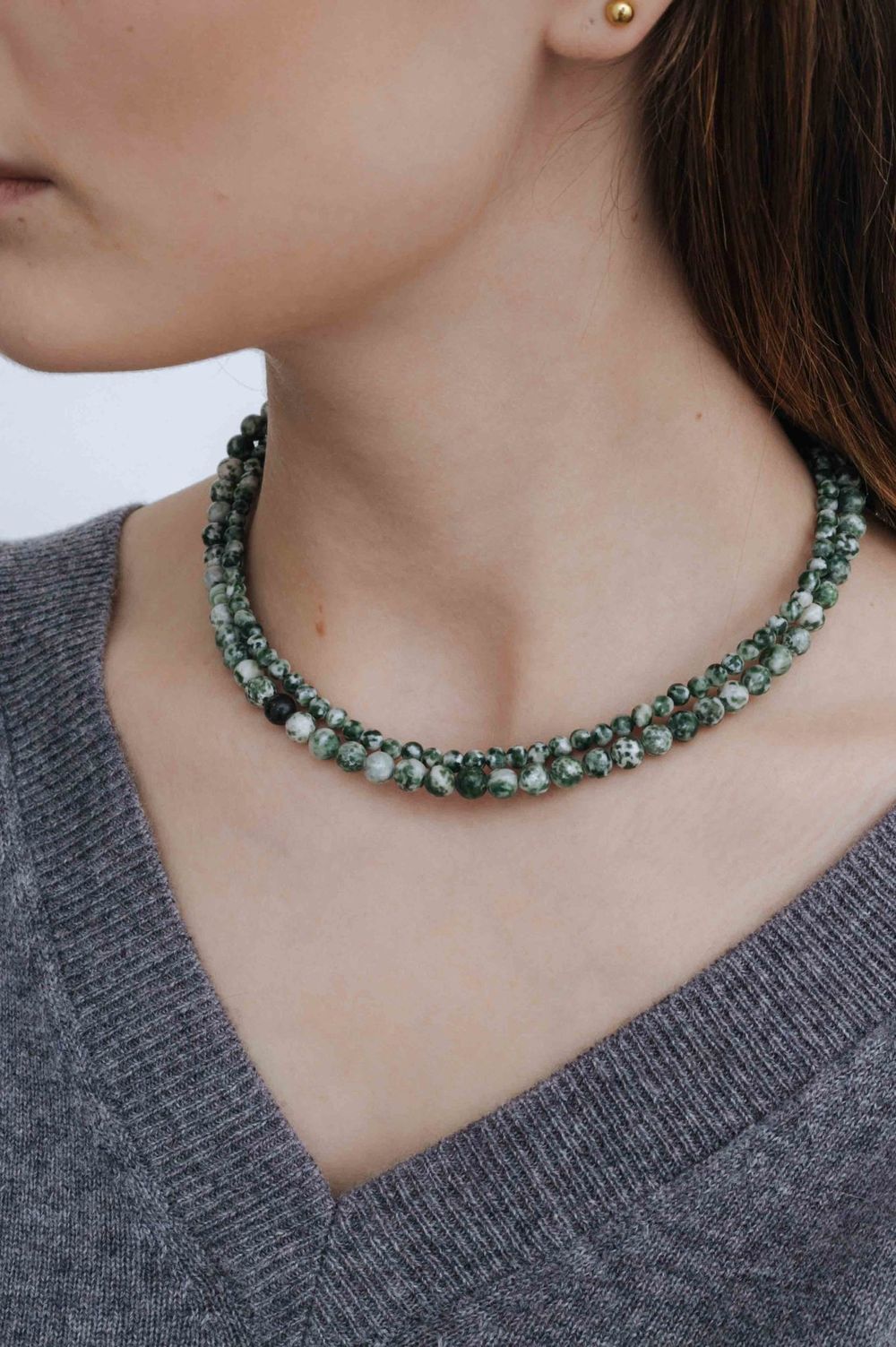 Колье из бусин камня ( green spot jasper )