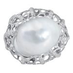 Кольцо с белым барочным морским жемчугом и бриллиантами, R0248-0/1