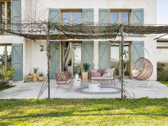 Журнальный столик Jenell, Ø52 см, белый терраццо