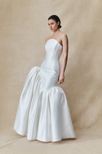 Асимметричное корсетное платье макси из атласа