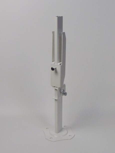 А11.21.90 Кронштейн напольный внутренний для стальных панельных радиаторов высотой 500-700 мм, стойка 10*30*900мм