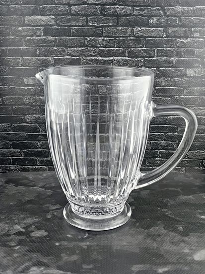 Кувшин стеклянный 1,1 л. на ножке