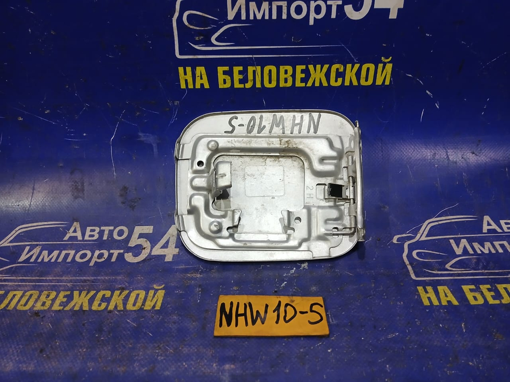 Лючок бензобака TOYOTA PRIUS 1998