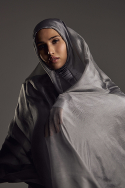 Шарф шелковый серый