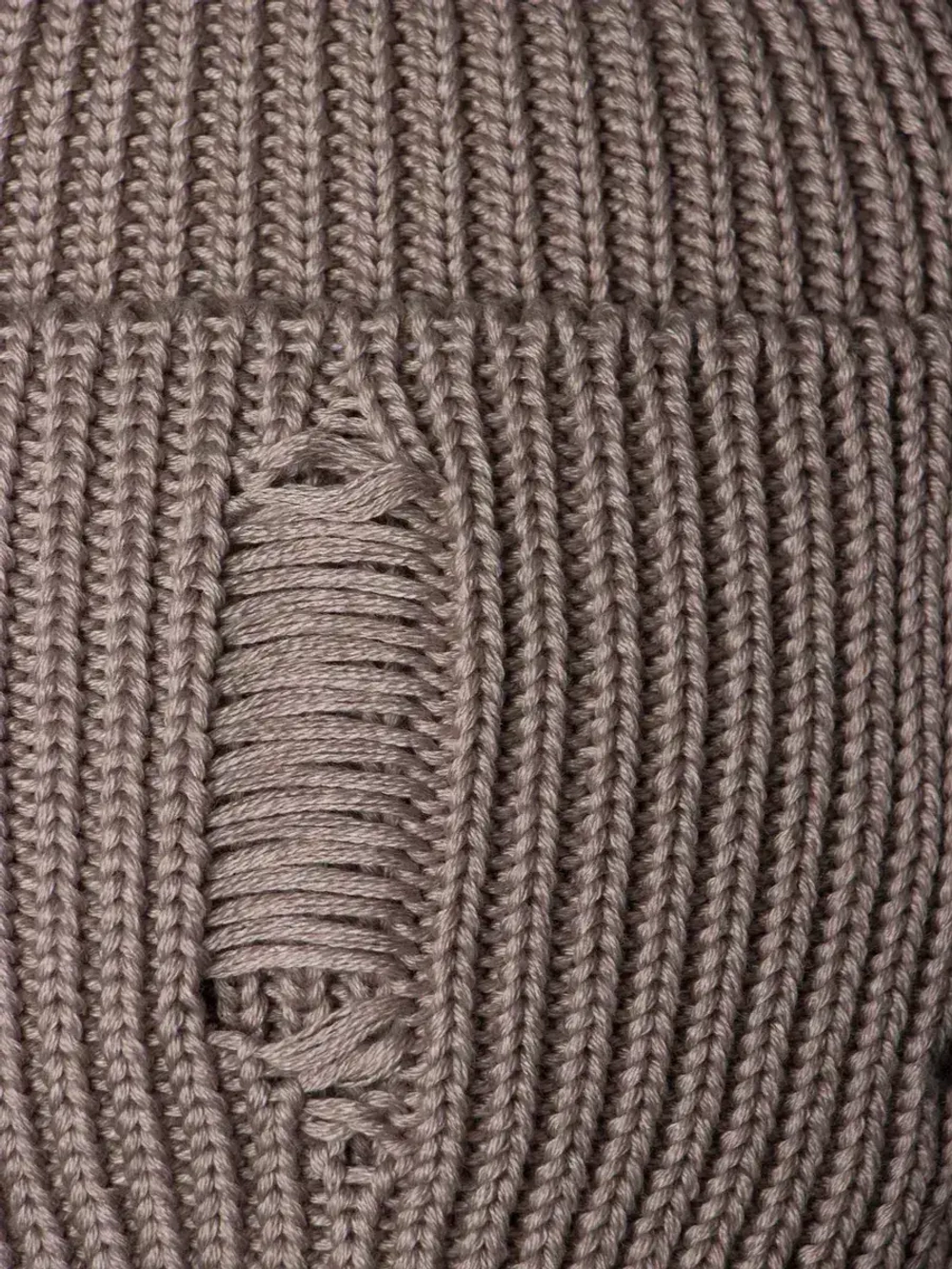 Шапка женская на осень рваная