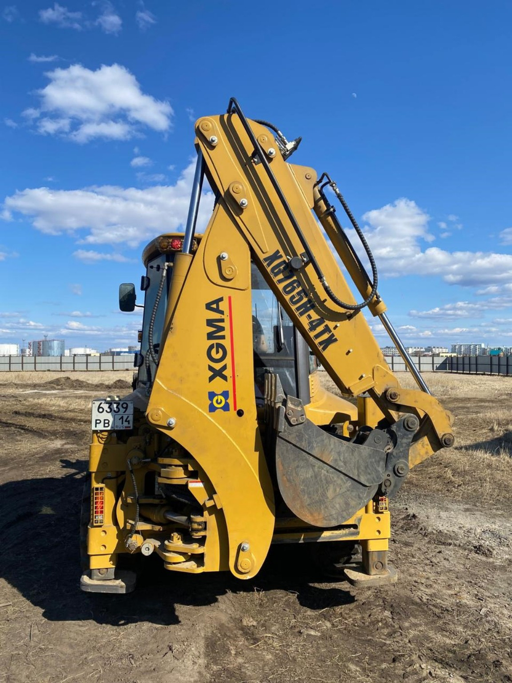 XGMA XG765* Экскаватор-погрузчик XG765H-4TX (Дизельный, 4,8 л, 102 л.с., АТ)