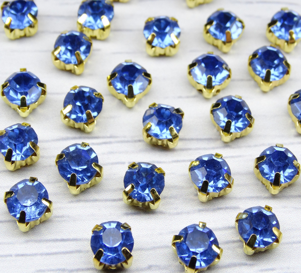 ЗЦ006НН66 Хрустальные стразы в цапах (шатоны), цвет: св.голубой (золото), размер: 6х6 мм, 24-25 шт.