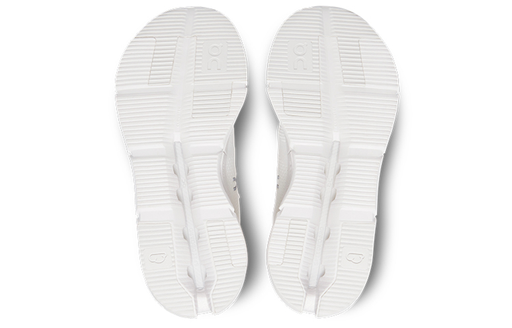 On Cloudnova Undyed