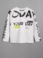 Белый лонгслив оверсайз для мальчика