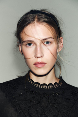 ZARA ТОП С ВЫШИВКОЙ И ДЛИННЫМИ РУКАВАМИ, ЧЕРНЫЙ