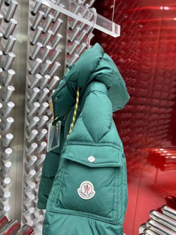 Пуховик Moncler
