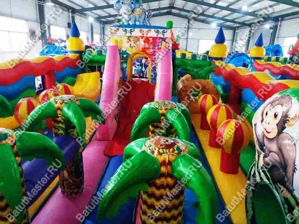 Коммерческий надувной батут "Сафари приключения" 8*5*2,8 м