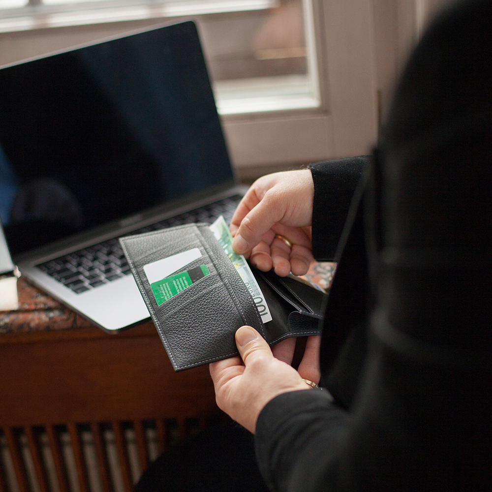 Мужской кожаный кошелек, теленок черного цвета