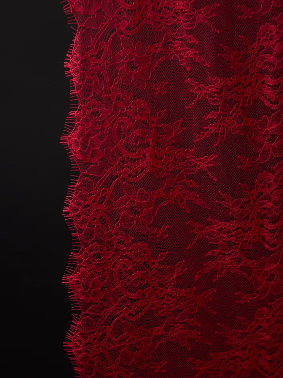 01-53 ОПТ Кружево шантильи 23 см, красный 100