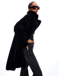 BERSHKA Длинная шуба из искусственного меха, черный