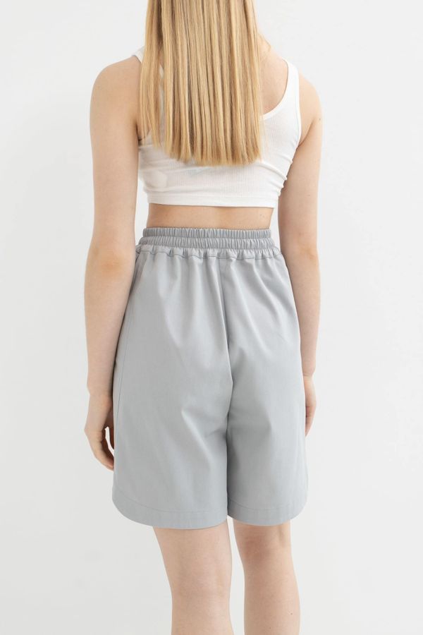 Шорты  с фигурным низом