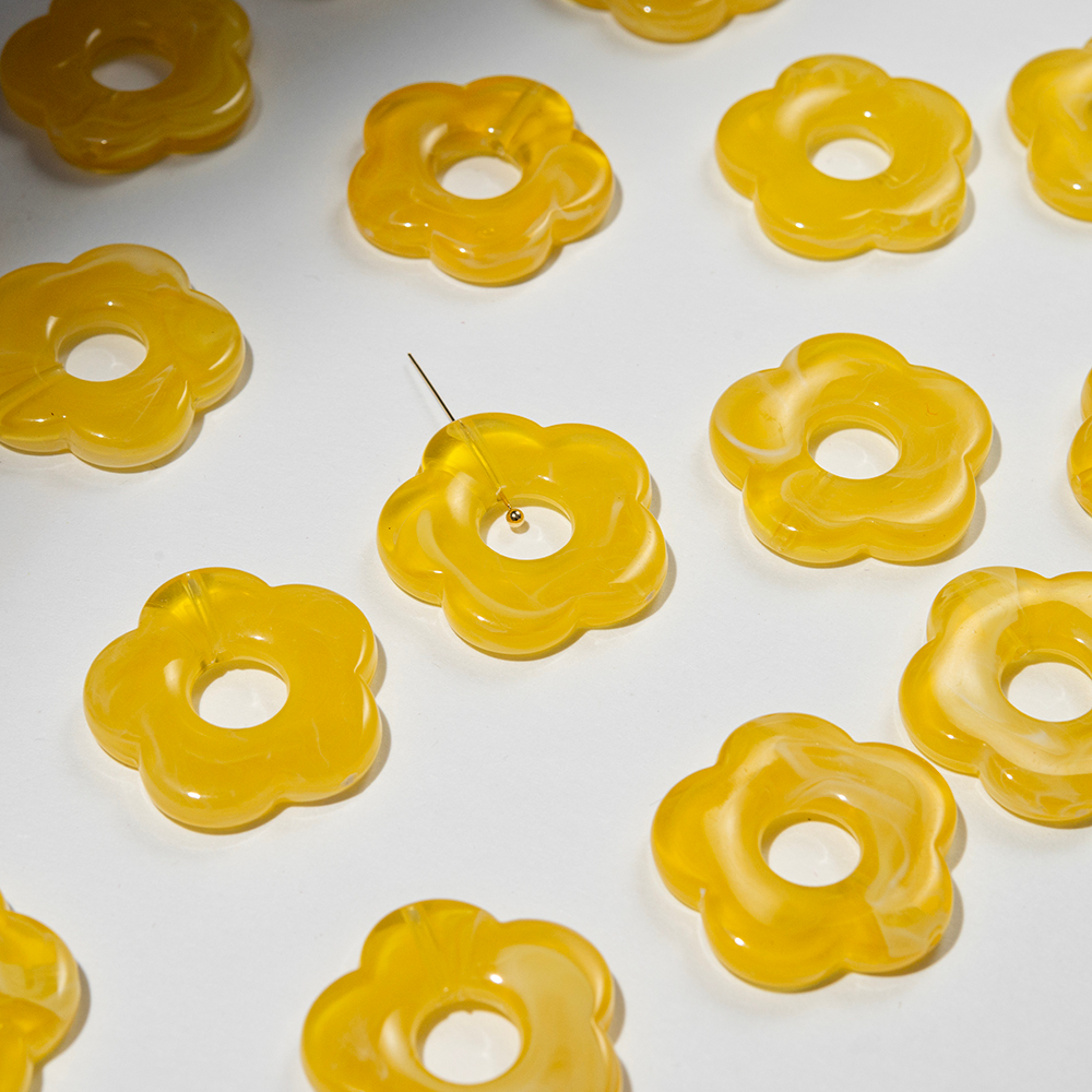 Подвеска "Незабудка", 26мм, желтый акрил