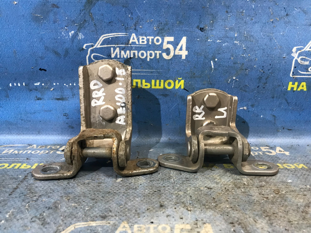 Петля двери задней правой TOYOTA SPRINTER 1992