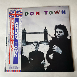 Винтажная виниловая пластинка LP Paul McCartney Wings London Town (Япония 1978) (Оби, Плакат, Полный Комплект)