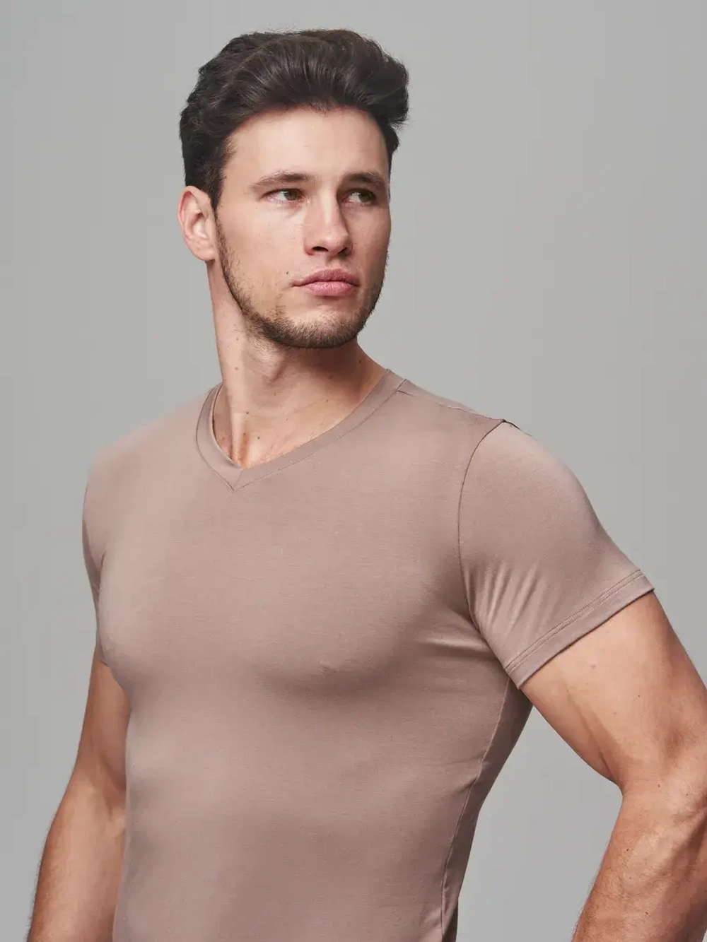 Футболка V-вырез однотонная облегающая