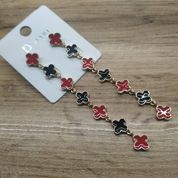 Серьги-гвоздики Четырехлистник 7 звеньев эмаль черная красная металл золотистый