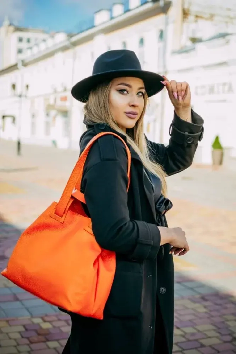 Женская сумка-шоппер из натуральной кожи оранжевого цвета