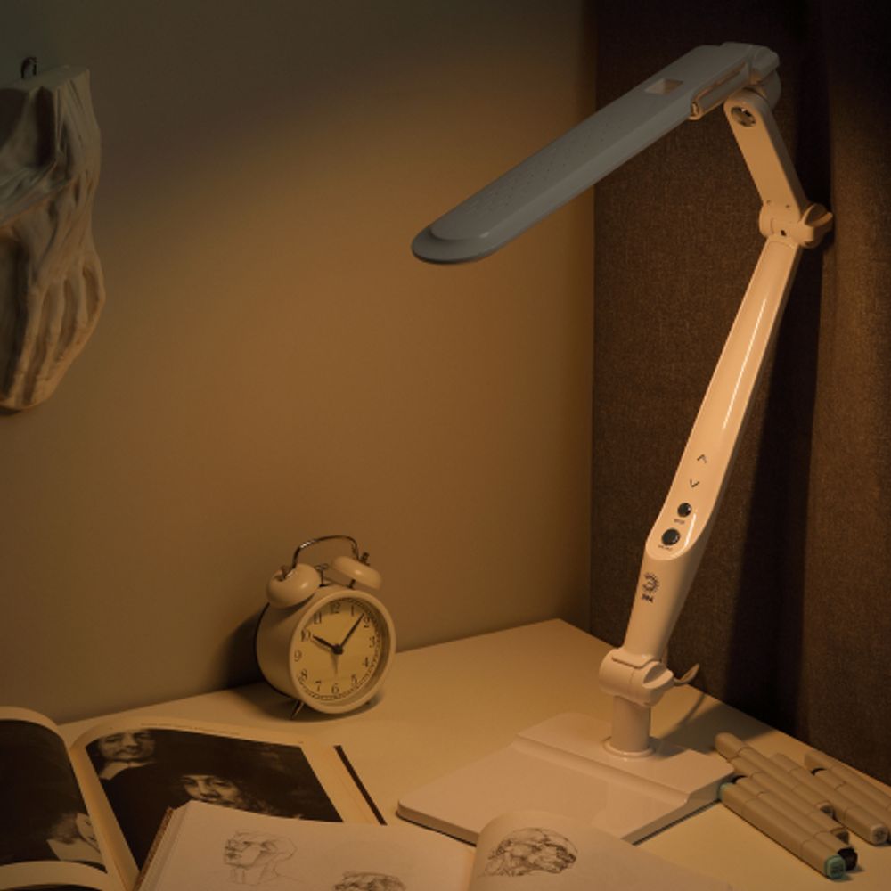 Настольный светильник ЭРА NLED-497-12W-W светодиодный на струбцине и с основанием белый | Светодиодные настольные лампы