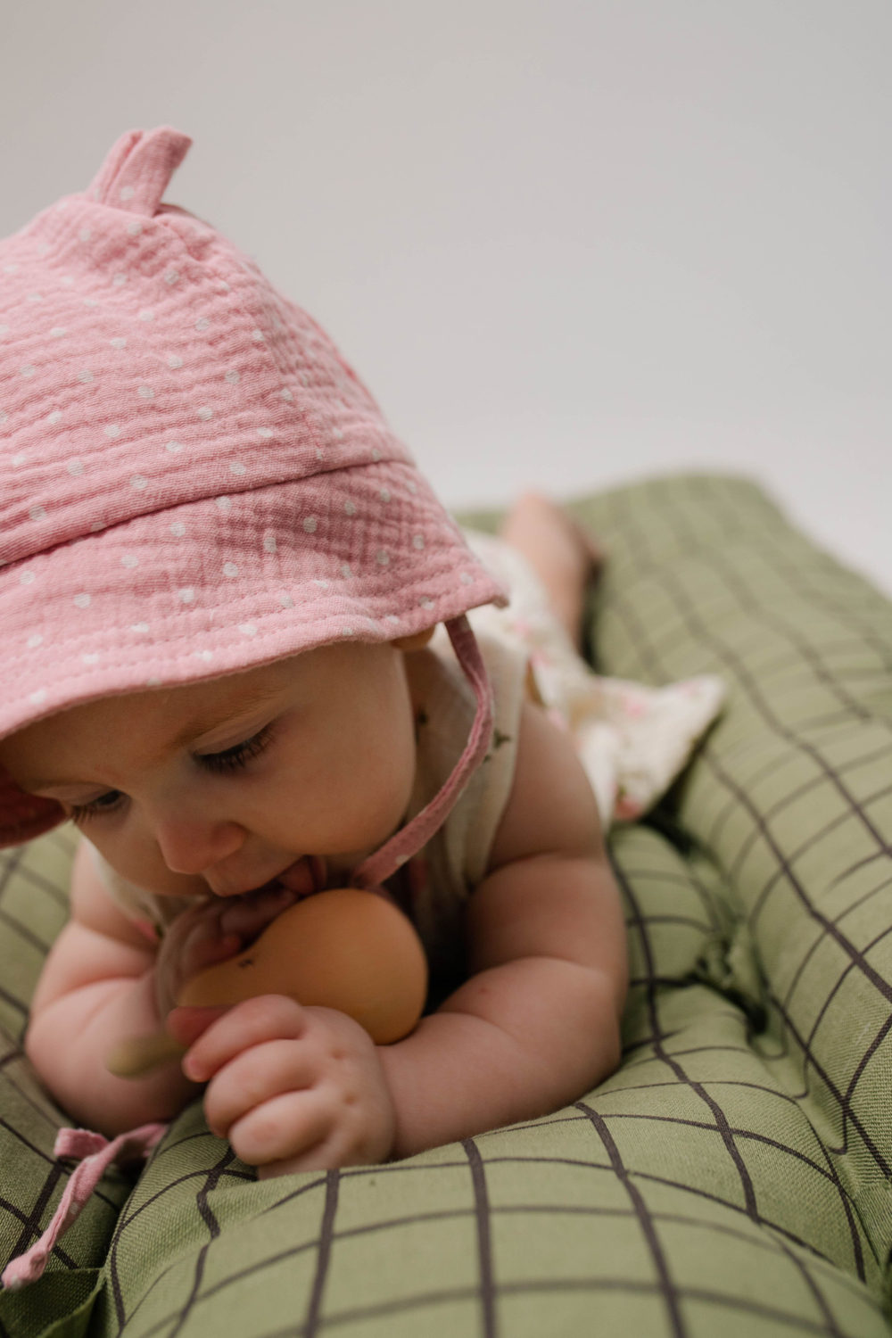 Панамка из муслина (горошек на розовом)