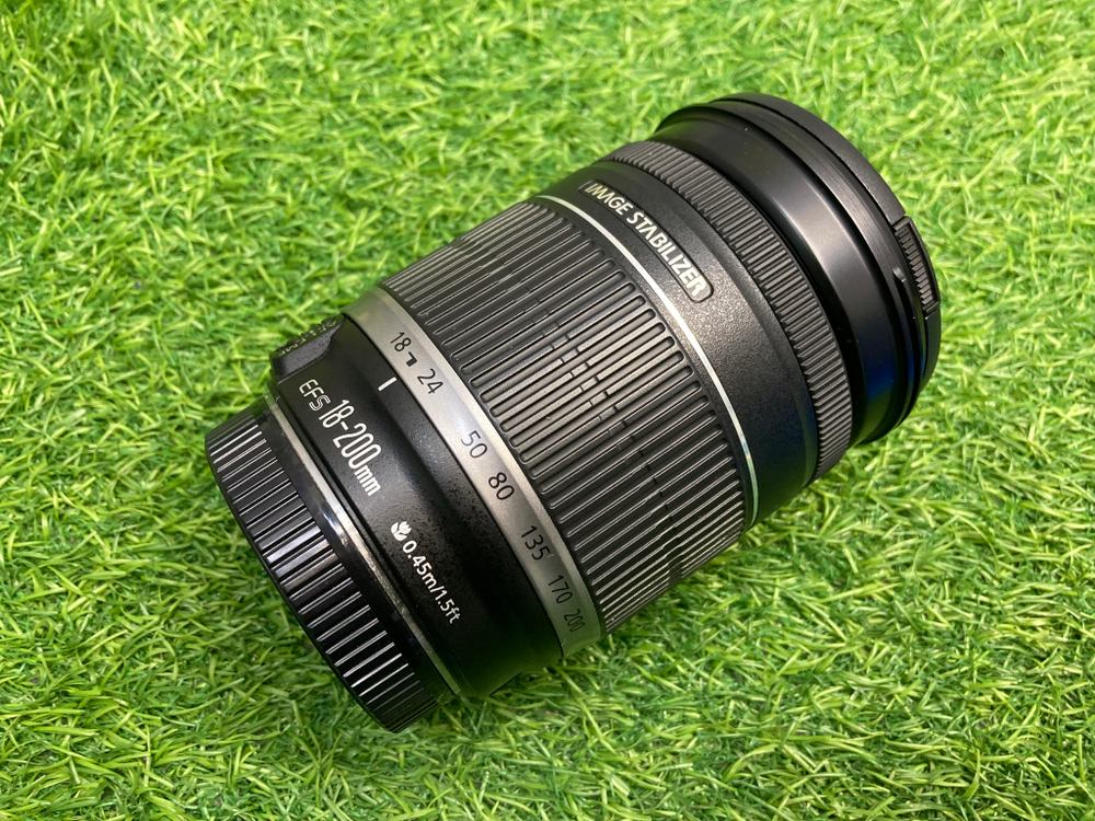 Canon EF-S 18-200mm 3.5-5.6 IS