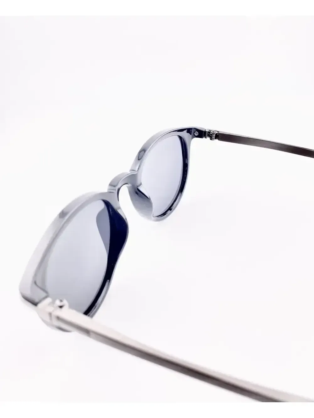 Солнцезащитные очки с поляризацией