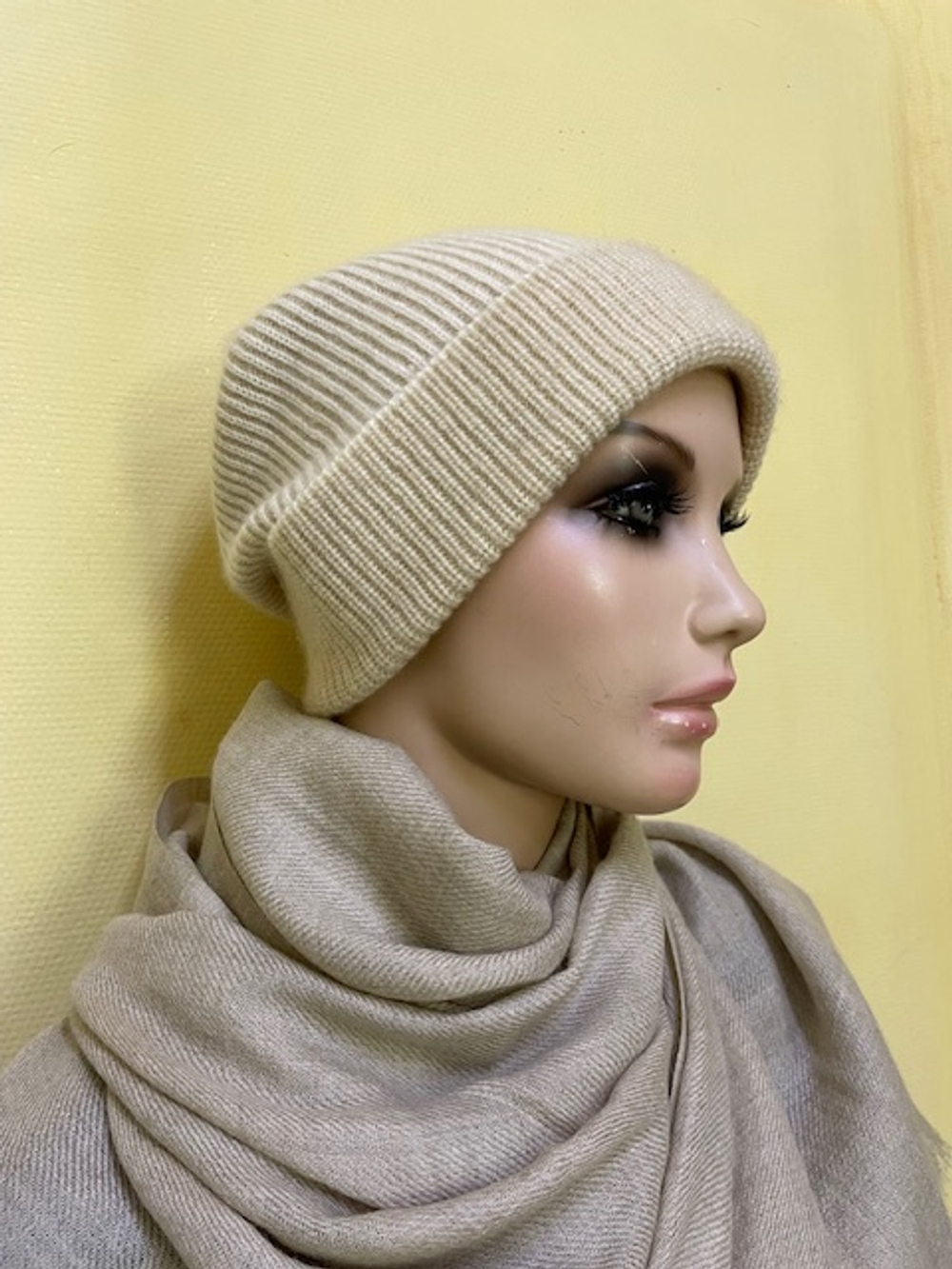 Шапка женская.