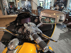 Harley-Davidson CVO Road Glide Limited (Hightail Yellow Pearl)