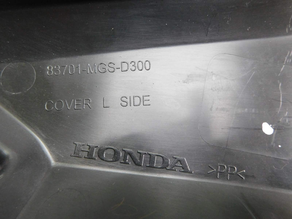 Пластик боковой левый Honda NC700 NC750 83701-MGS-D300.