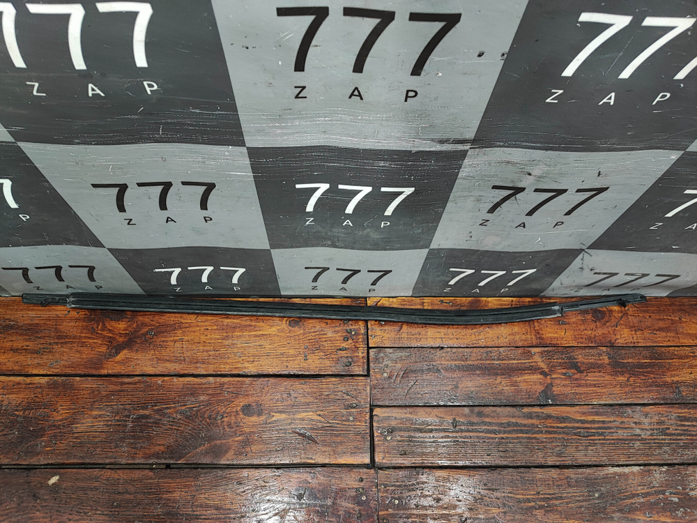 Молдинг стекла переднего левого Toyota Camry (XV70) 17-нв Б/У Оригинал 7572033170