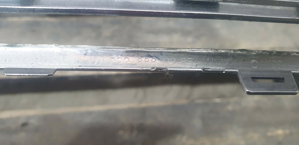 Молдинг решетки радиатора Mercedes GLE (C292) 15-19 Б/У Оригинал A2928880285