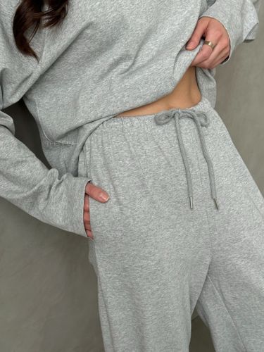 Серый хлопковый костюм