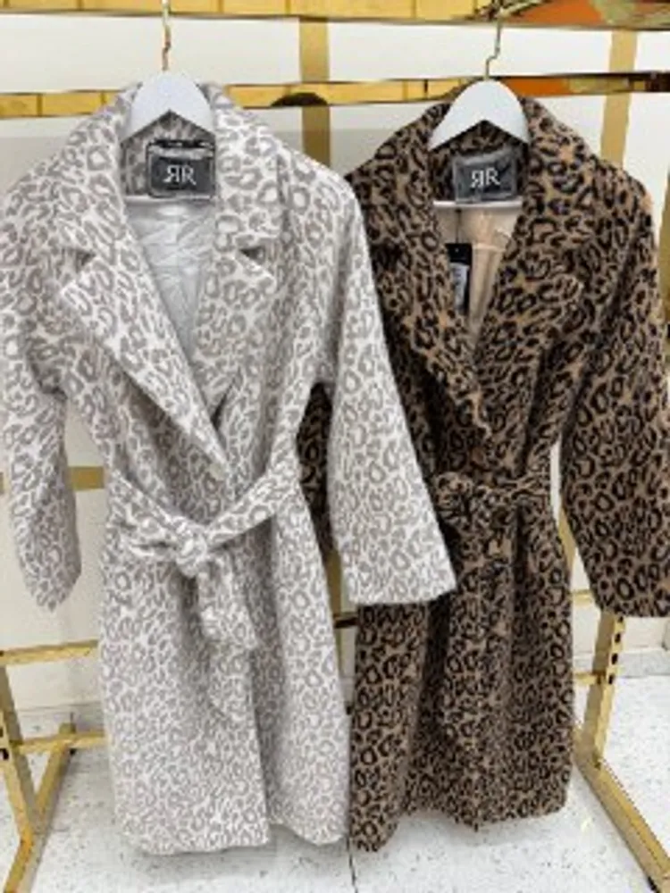 Пальто 2579551 Fabrika