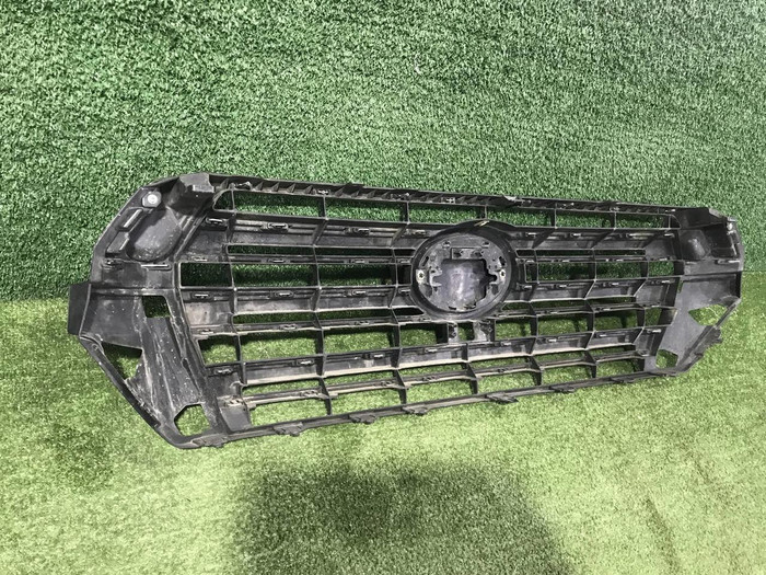 Решетка радиатора Toyota Land Cruiser 200 (2015-2021)