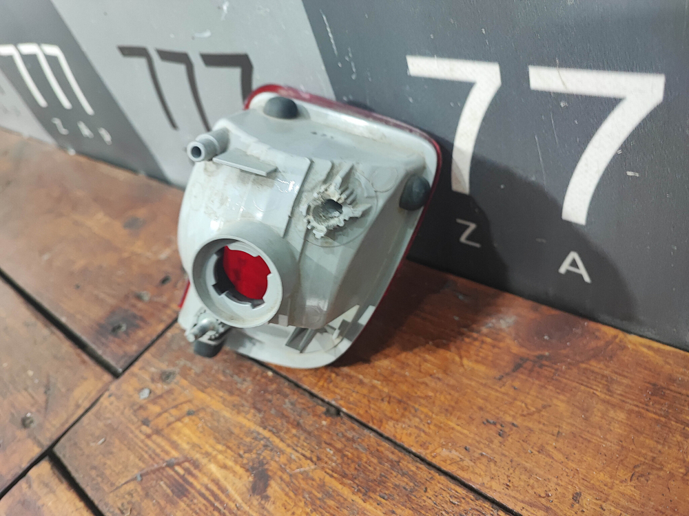 ПТФ задний левый Toyota Land Cruiser 200 07-15 Б/У  8145660031