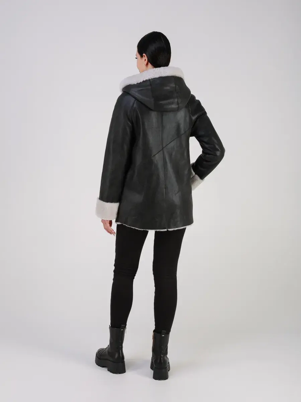 Дубленка зимняя натуральная с капюшоном